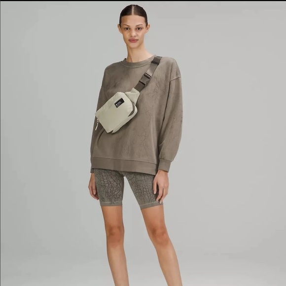 ❗️ISO❗️ Lululemon Clean Lines Belt Bag in Raw Linen - Picture 2 of 2